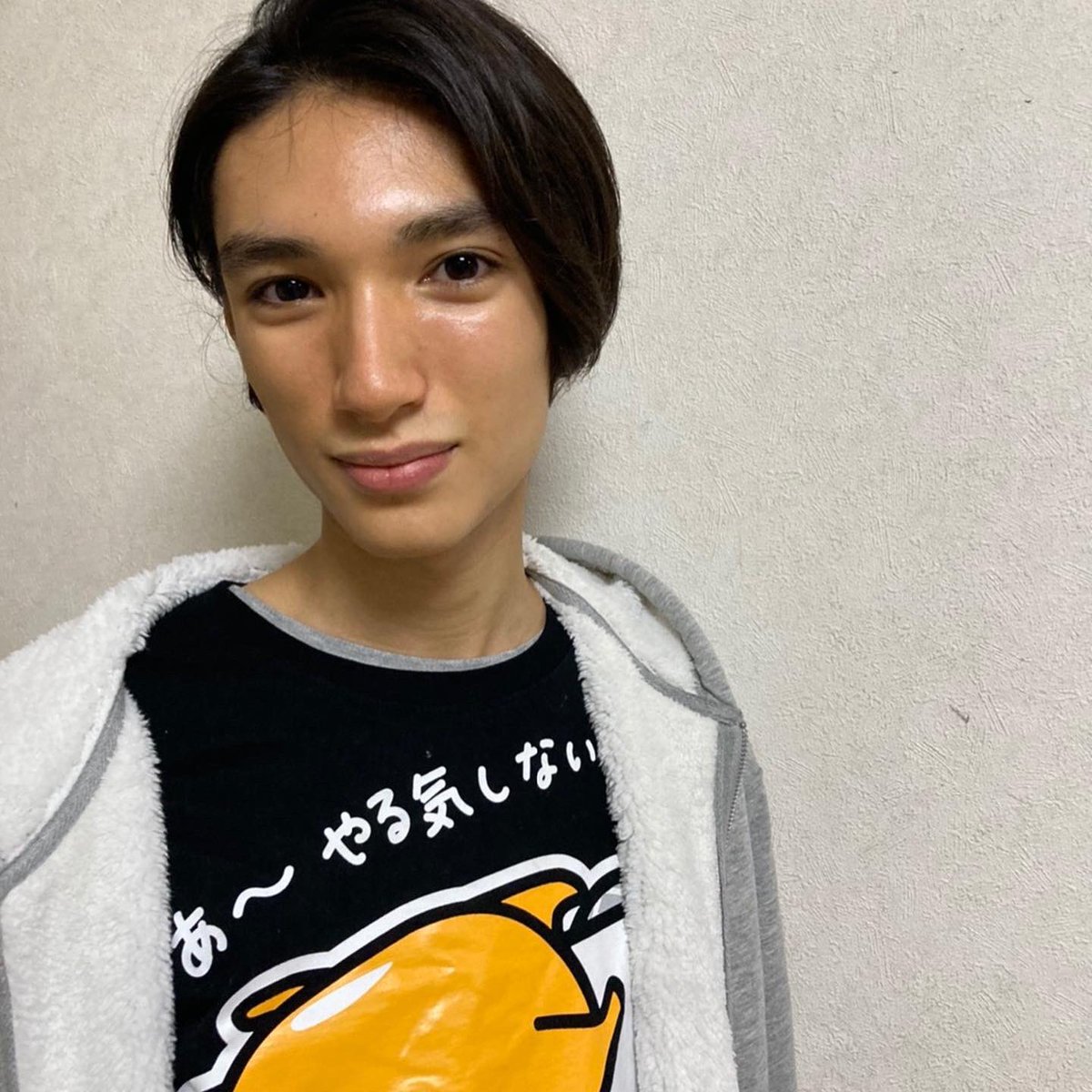 沖田 伊織 A K A Dj Last Neon 髪切りました なんか 80年代のニューロマンティックのバンドマンみたいになりました 髪型 バンド ぐでたま サンリオ 80年代 ニューロマンティック サンリオ愛してる男子