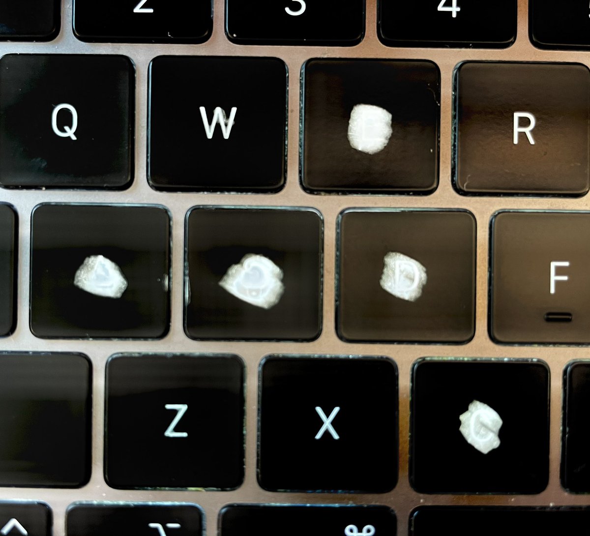 david_ddw's tweet photo. @aras_p @stroughtonsmith Looked like this after barely 6 months. Entry level MBP13 2019. Keys were sometimes so hot that my fingertips felt numb at the end of the day. https://t.co/xzpQbpp8S6
