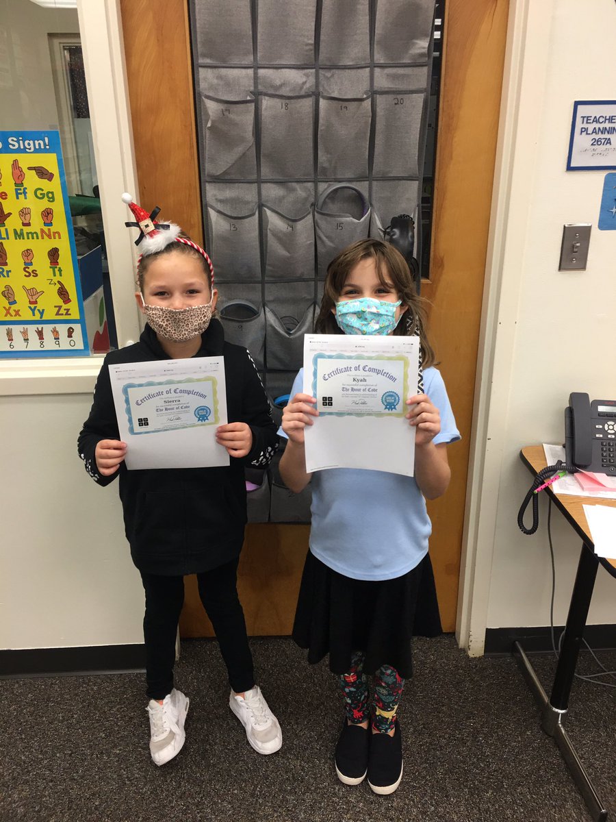 AppleAviator's tweet photo. Third grade Ss @OKESOwls earning certificates. #FlaglerHourOfCode #HourOfCode https://t.co/oWljCzd9n1