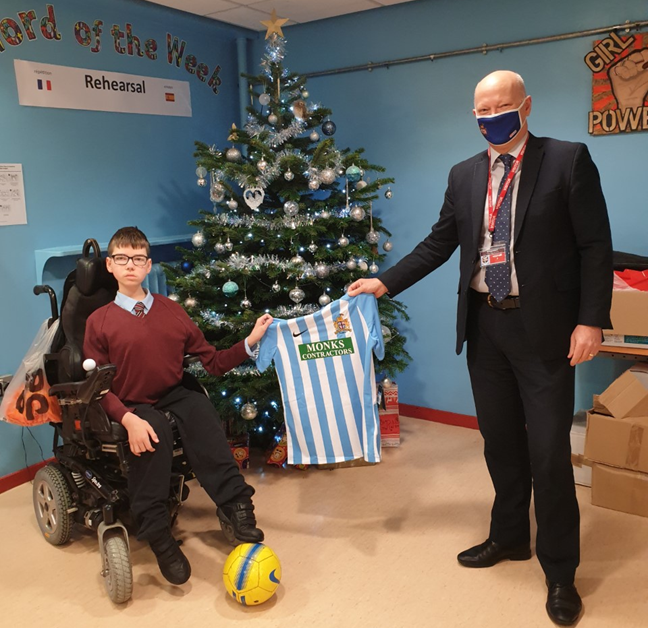 monksco's tweet photo. We are proud to be sponsoring @SARCHSofficial's Ed Townley for his @nightsafebwd fundraiser🌟

Over the #12DaysOfChristmas, Ed will dribble a football in 12 different football shirts ⚽️ The 6th day will be @ClitheroeFC, who we also sponsor!

Donate here: https://t.co/wIY2rhrJ8M https://t.co/EhjvIGv6cz