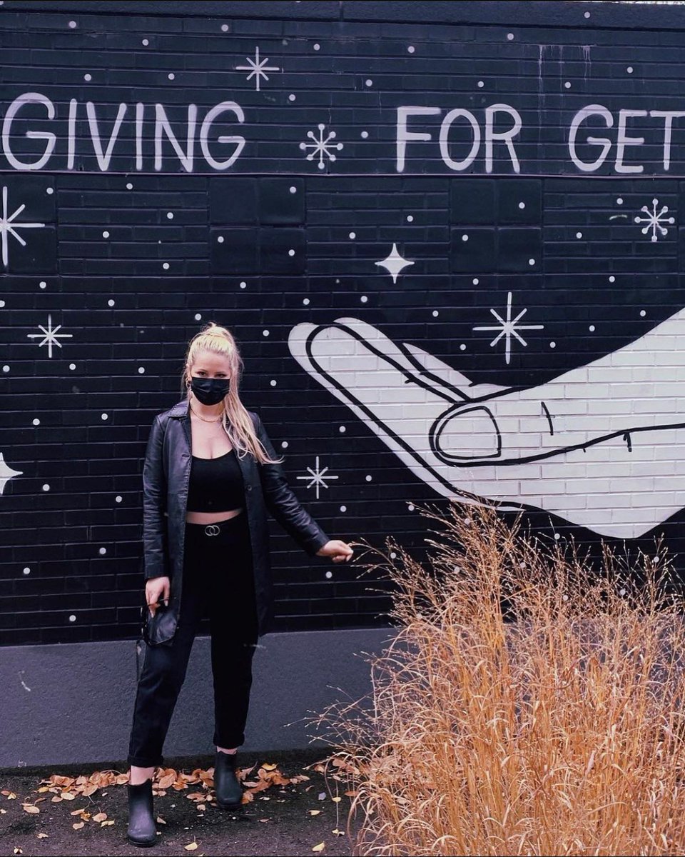 UndergroundINK_'s tweet photo. ✨The Giving Season ✨
📸 IG @savannahgeorgiiaa
#boston #art #holidayseason #southend #streetart #photography #artpark #inkblock #community https://t.co/Cah275rUfC
