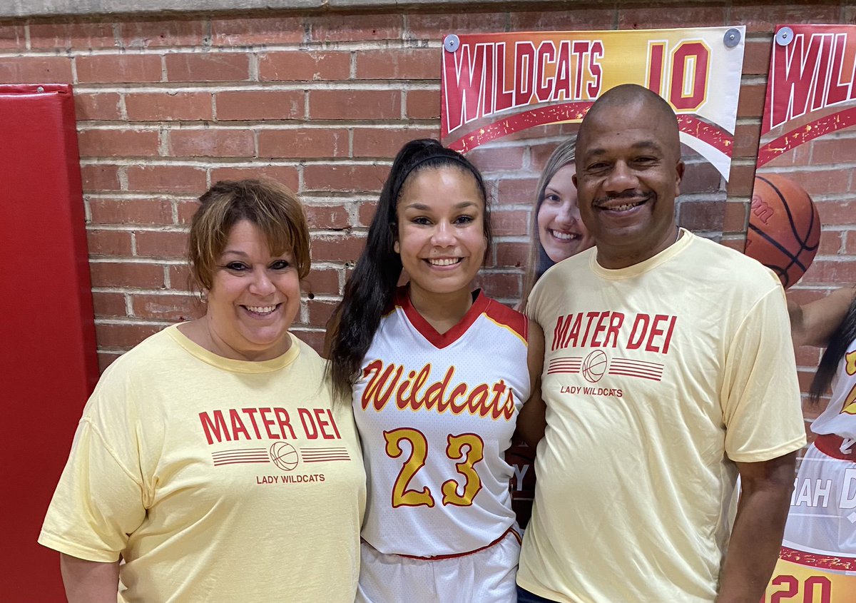 BridgetDicker20's tweet photo. Another senior night in the books for Mariah!!! So glad that they were able to get senior night in and played a great game too!! This team is really fun to watch!  So proud of Mariah!! @mariahd220 @wildcatfan1124 https://t.co/Y7rFgttENX