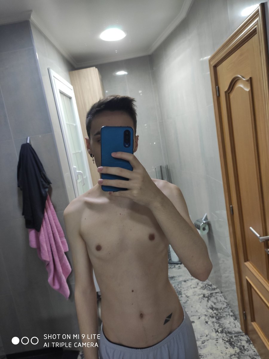 keylynx's tweet photo. 5 años intentando ir al gimnasio, todos los intentos fallidos. Pero no importa cuántas veces caigas, siempre y cuando te vuelvas a levantar algún día conseguirás mantenerte de pie. El 12 de Junio de este mismo año decidí que era el momento de cambiar mi estilo de vida. https://t.co/lWUIErb7Gf