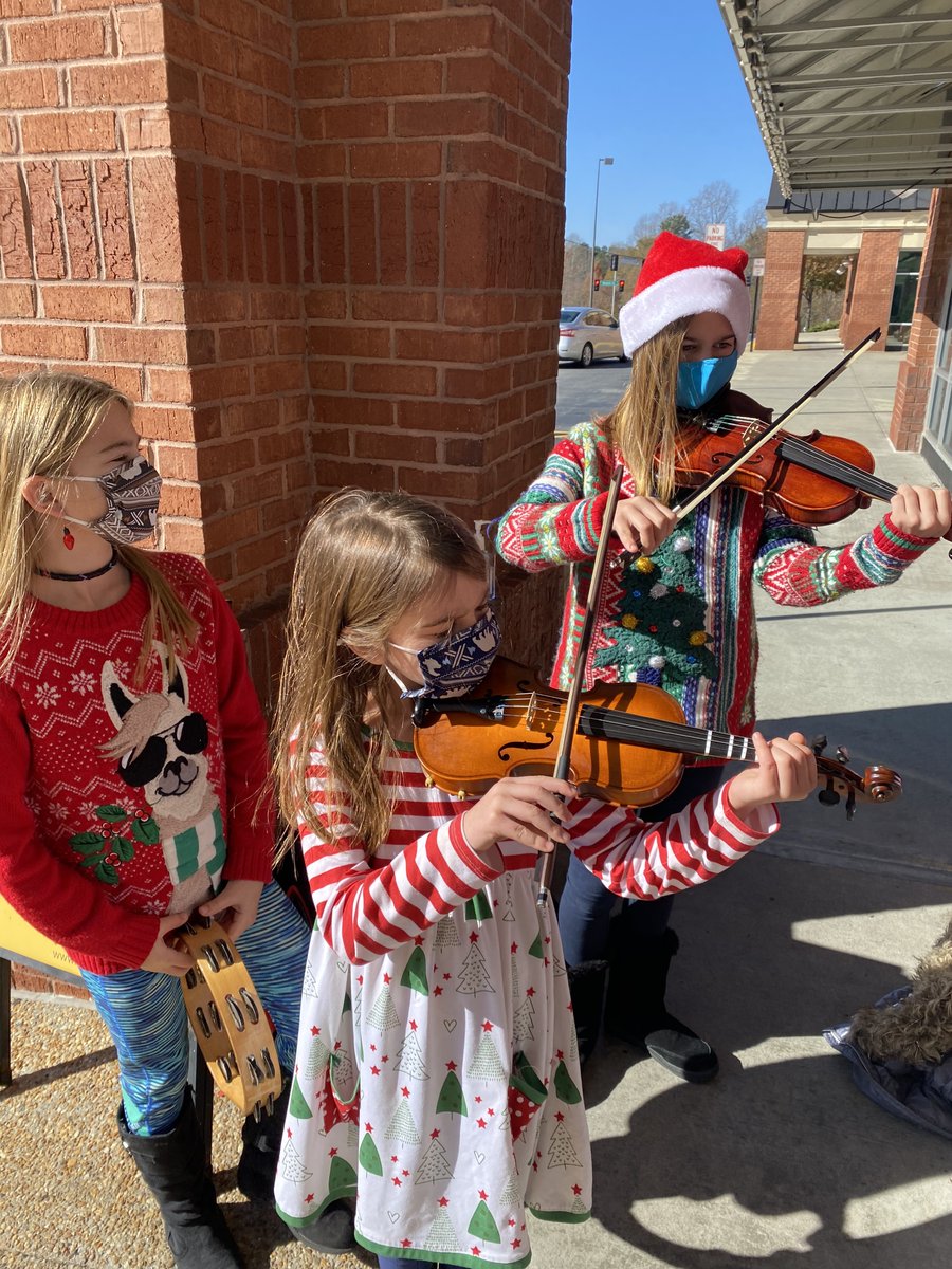LittleHelpers9's tweet photo. #littlehelpersofAtlanta #bellringers #rescuechristmas @SalvationArmyA #holidayspirit #give https://t.co/VtfAkMW5B7
