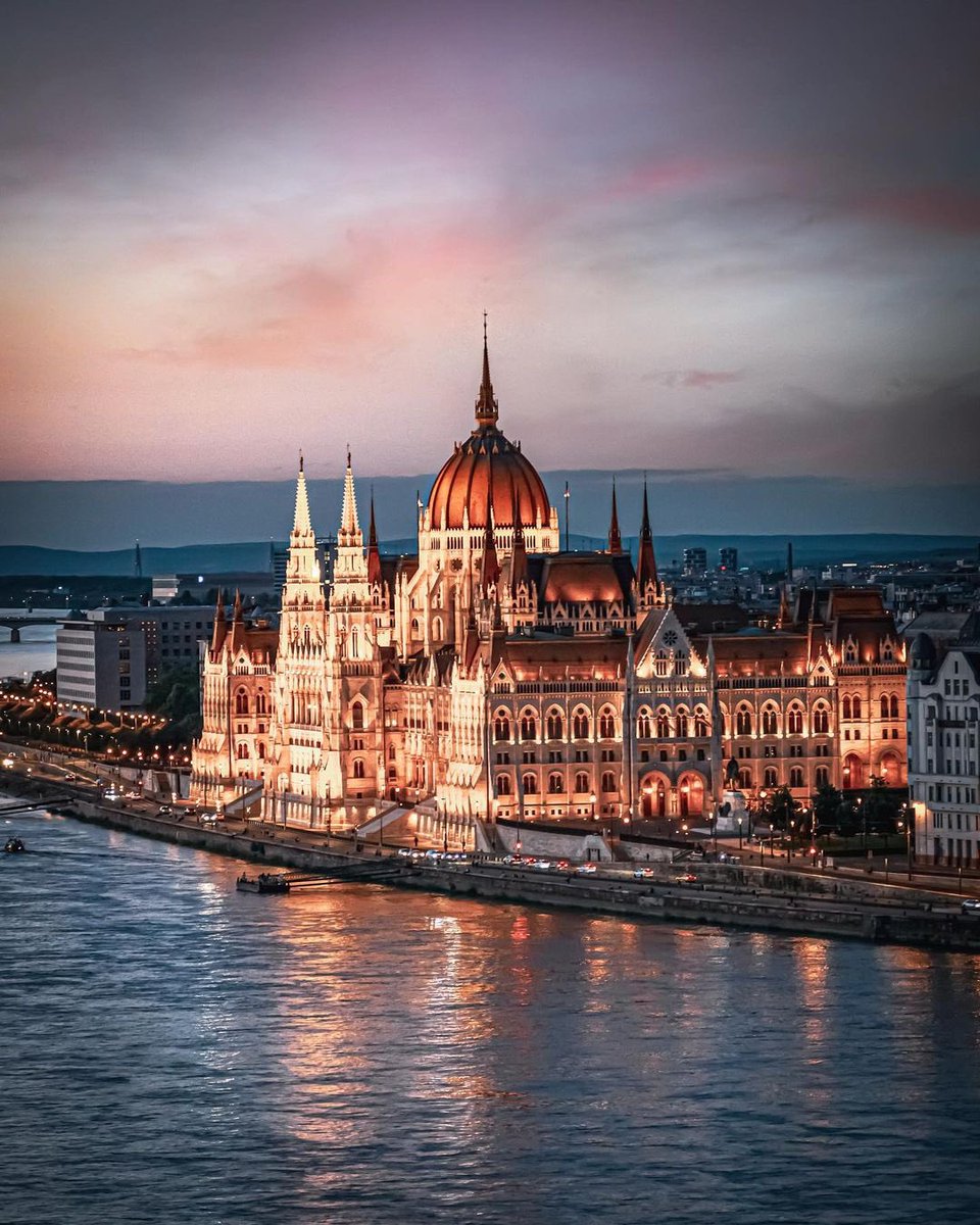 tenLocals's tweet photo. Join Szuzsi on Budapest #virtualtrip. You'll learn about Christmas traditions, local life and food strolling around World Heritage sites.
⠀⠀
⏱ Sun, Dec 20, 11:00 AM EST
⠀
BOOK: https://t.co/XISnCE3sGB
⠀
📷 @dreamcoupletravels @peterseljan

#virtualtour #virtualtravel https://t.co/czPoePAWS9