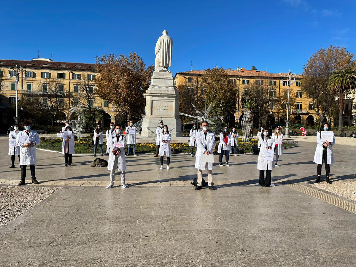 __Yuki's tweet image. Anche Ancona è scesa in piazza #SBLOCCATESSM2020 #SSM2020
