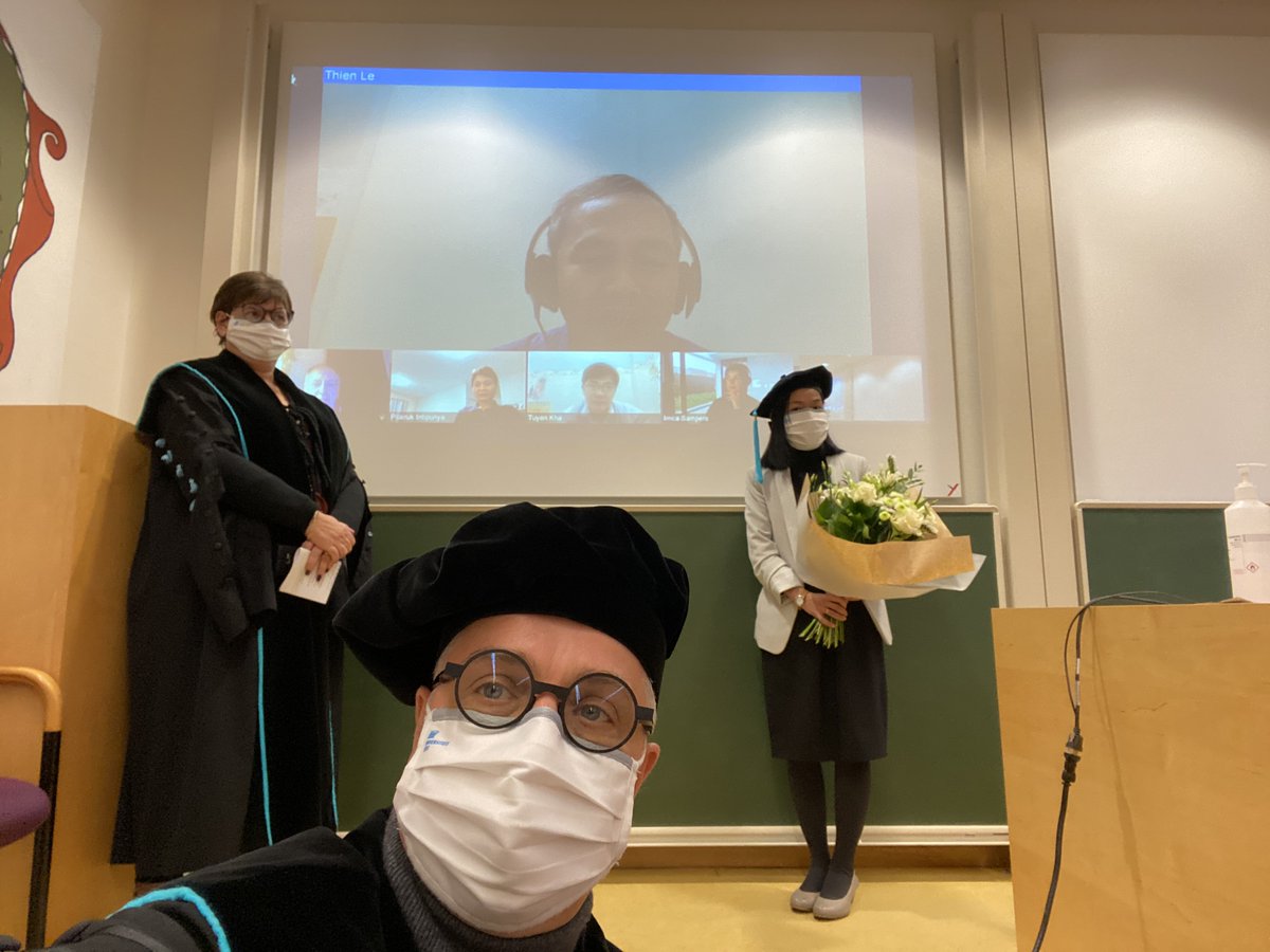 ImcaSampers's tweet image. Maandag (7/12/2020) heeft Phuong Hong Le haar doctoraat succesvol verdedigd en dit volledig coronaproof. Ze voerde haar onderzoek uit aan de onderzoeksgroep #vegitec. Haar doctoraat handelde over mogelijke strategieën om sojamelk te verrijken met gamma-aminoboterzuur. @FbwUGent