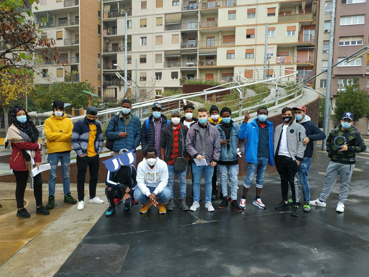 lleida_cno's tweet photo. En Xavi i en Diego, practicants d'Intregració Social, han preparat una divertida gimcana cultural per joves de Primera Oportunitat.

🏛️ Hem après sobre la ciutat de #Lleida
🤝 A fomentar el treball en equip
👐🏿 A cooperar entre joves

Una estona genial! 🙋🏼‍♂️

#NovesOportunitats https://t.co/IuHRjSejOC