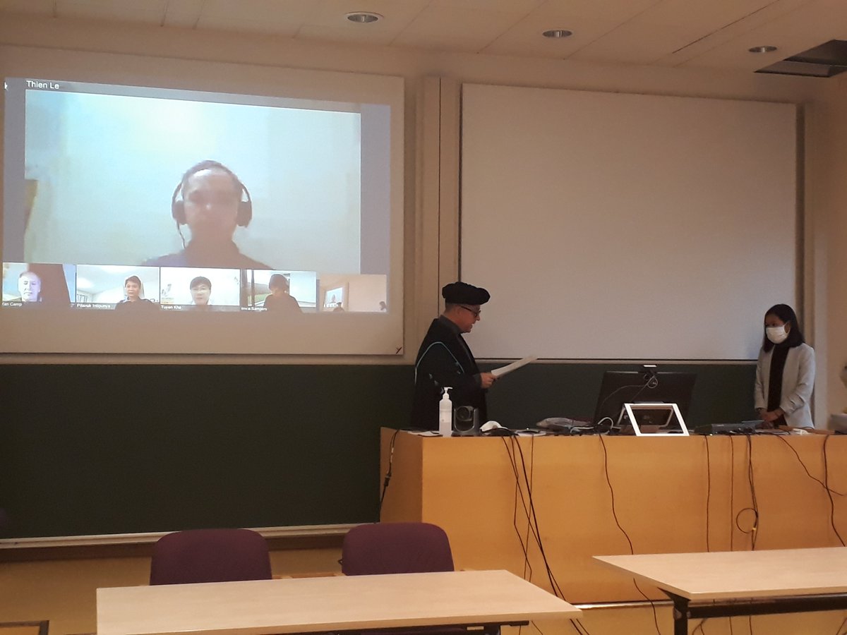 ImcaSampers's tweet image. Maandag (7/12/2020) heeft Phuong Hong Le haar doctoraat succesvol verdedigd en dit volledig coronaproof. Ze voerde haar onderzoek uit aan de onderzoeksgroep #vegitec. Haar doctoraat handelde over mogelijke strategieën om sojamelk te verrijken met gamma-aminoboterzuur. @FbwUGent