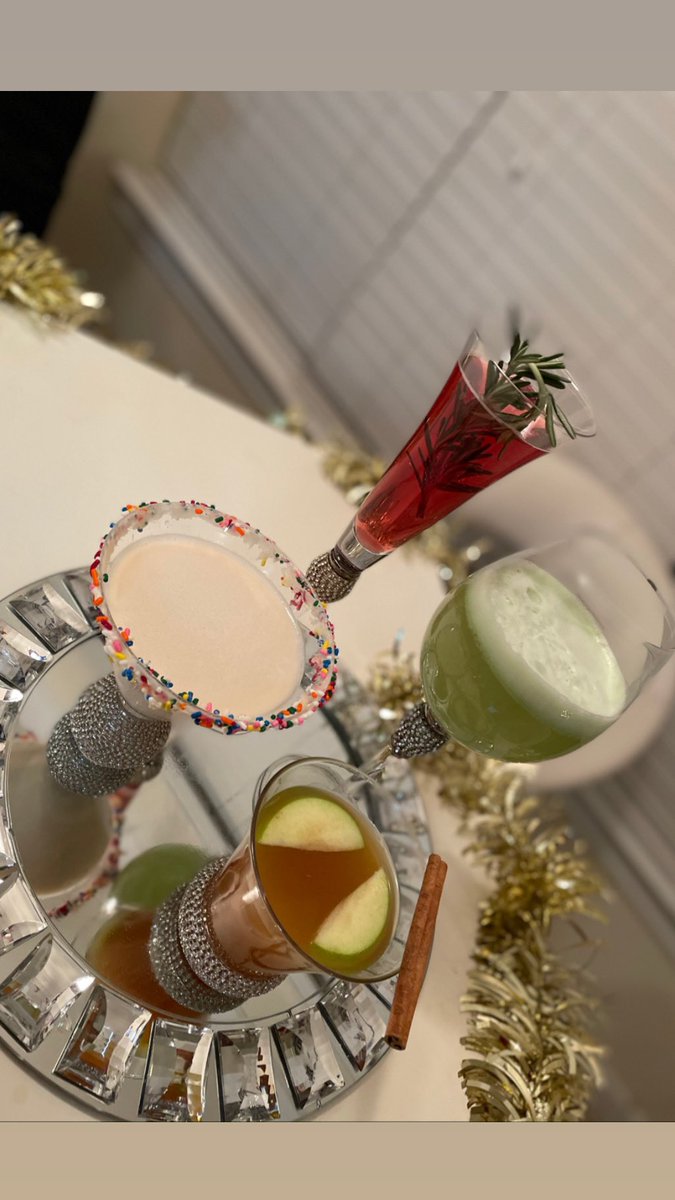 BKoutureMix's tweet photo. ‘Tis the season! 🎄🍸 https://t.co/HGNRS92DiP