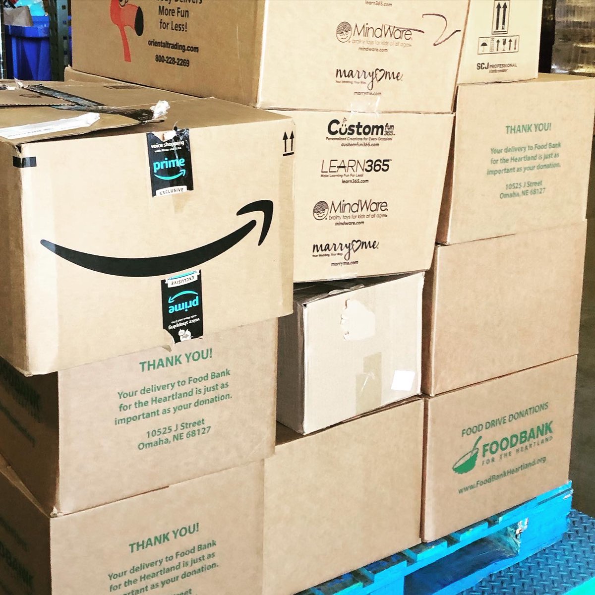 LightsFestival's tweet photo. Thank you to all who donated nonperishable food items (and cash contributions) during the @KETV Family Festival. You helped raise more than 850lbs of food and more than $700 in monetary donations. Thank you for helping to #ShineTheLightOnHunger! @ConagraBrands @Food4Heartland https://t.co/x8YqoQkaZx