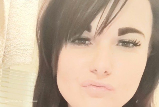 I just posted one new photo on #realloyalfans. Take a look here: https://t.co/HqKHBgnXSA https://t.co/ykqgOG8KrB