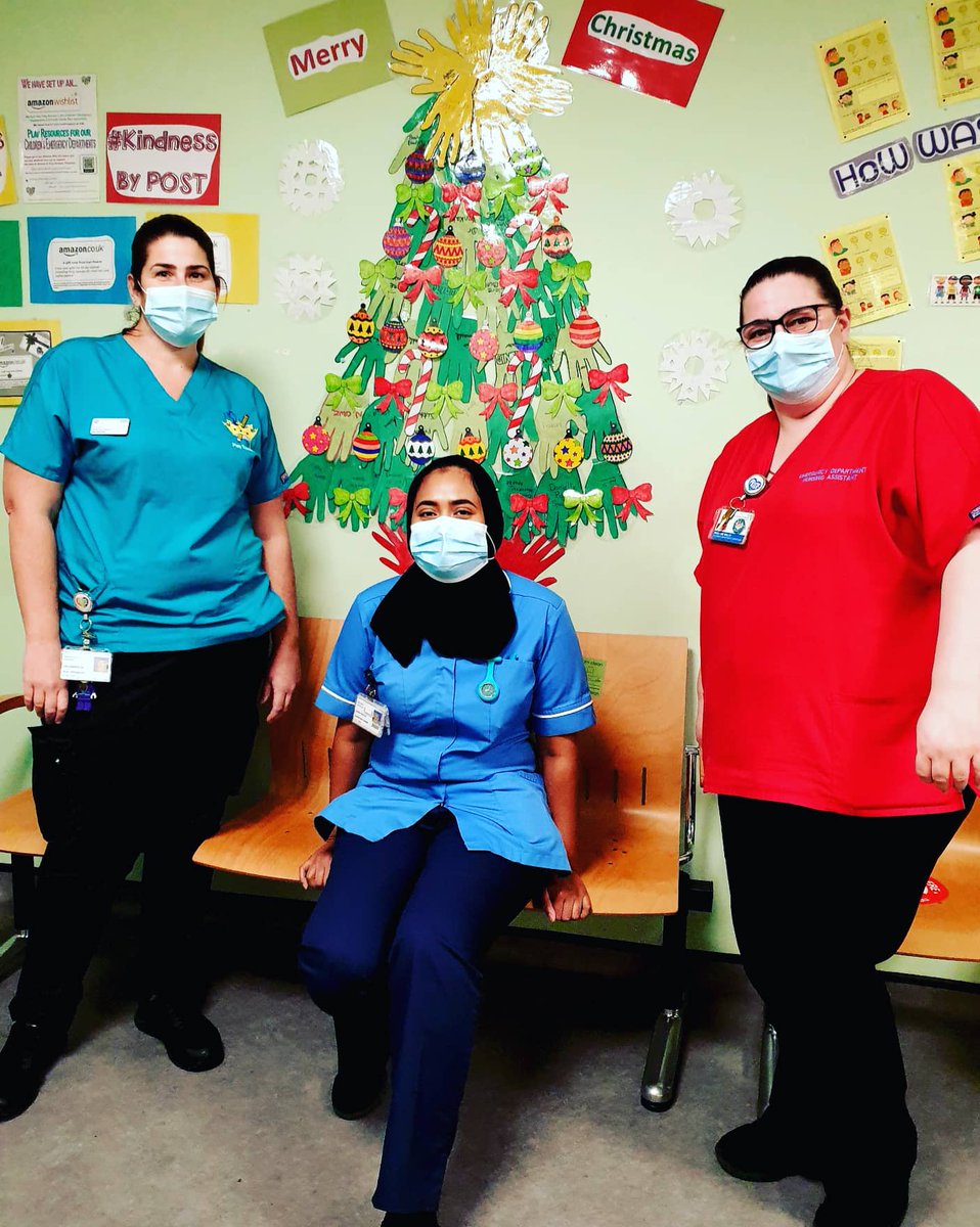Merry Christmas from all at Childrens Emergency Department at King Georges Hospital 🎅⛄🎄 #handprints #kinggeorgeschildrensed  #christmas <a href="/PlayinNHS/">ⓅⓁⒶⓎ ⓈⓅⒺⒸⒾⒶⓁⒾⓈⓉ 🌈💙</a> <a href="/CED_BHRUT/">BHRUT Children’s ED 💙</a>