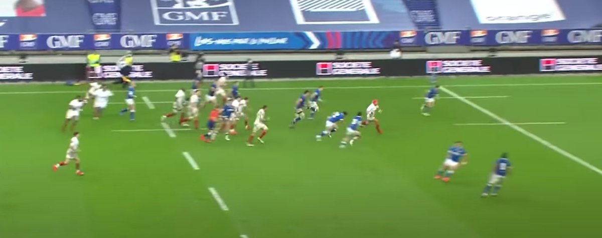 Following the lineout, Villière receives the ball and immediately recognises the large gap in the Italian defensive line. Villière uses his acceleration to attack this space left by the Italian forwards and separate himself from the overwhelmed Italian backfield /8