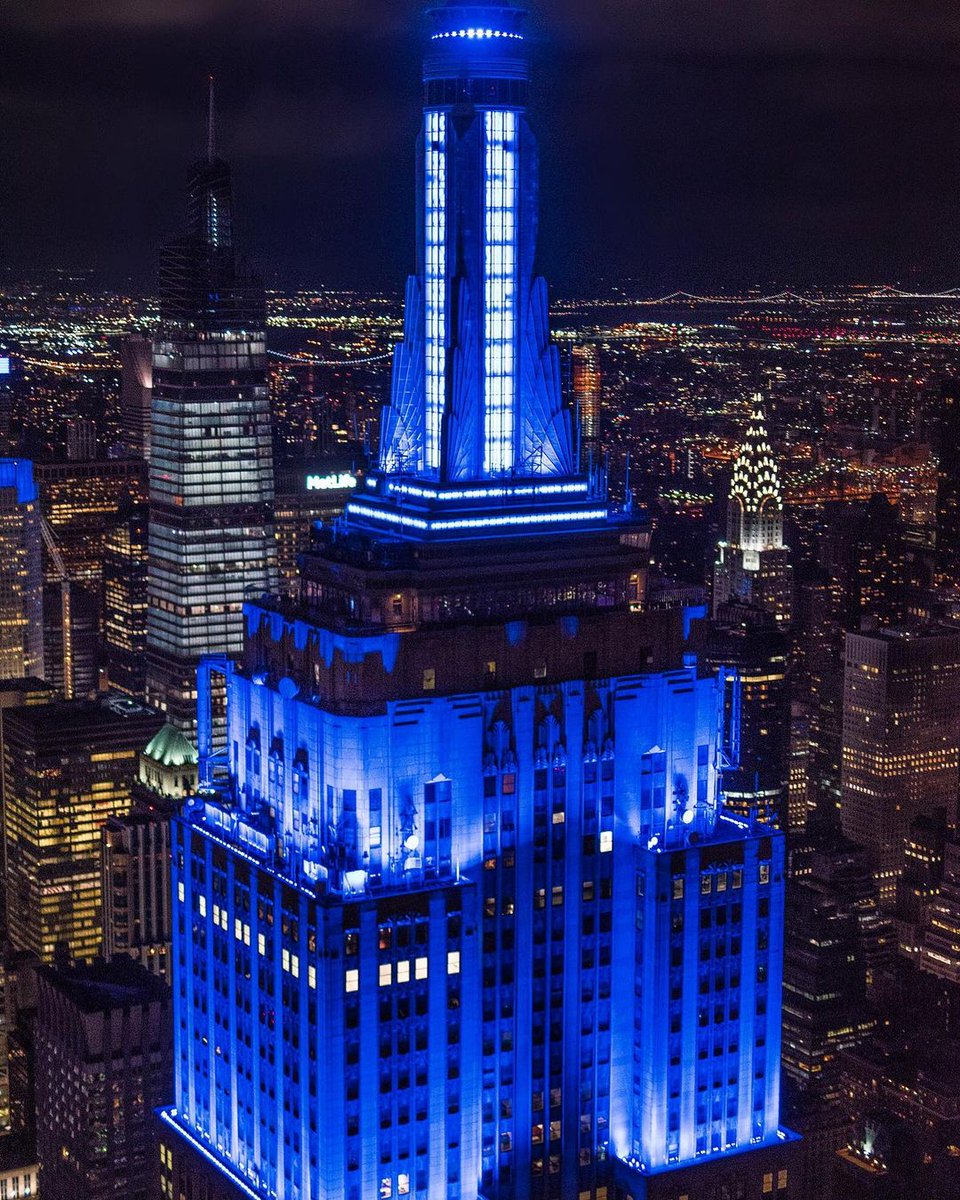 EmpireStateBldg's tweet photo. Having a ball in blue 💙 
 
Tonight’s lights honor @Diabetes_DRI &amp; their 2020 Empire Ball, a virtual event that seeks to raise funds for the DRI &amp; their efforts to find a cure. #CureDiabetes 
 
📷: al3x(.)nyc/IG #ESBright https://t.co/Vj42L7HbP3