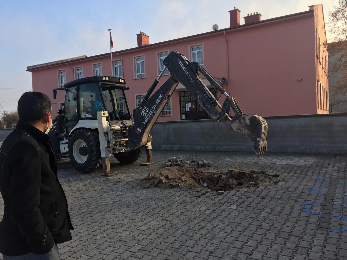 Pandemi sürecinde  okulumuz bahce düzeni için her konuda destek veren cihanbeyli beldiyesi ne teşekkürü borç biliriz. <a href="/MehmetSaritas42/">Mehmet Sarıtaş</a> <a href="/fatihGuducu42/">Fatih GÜDÜCÜ</a> @TurgayTarla <a href="/mehmet_kale/">Mehmet Kale</a> <a href="/u_ibrahim_altay/">Uğur İbrahim Altay</a>