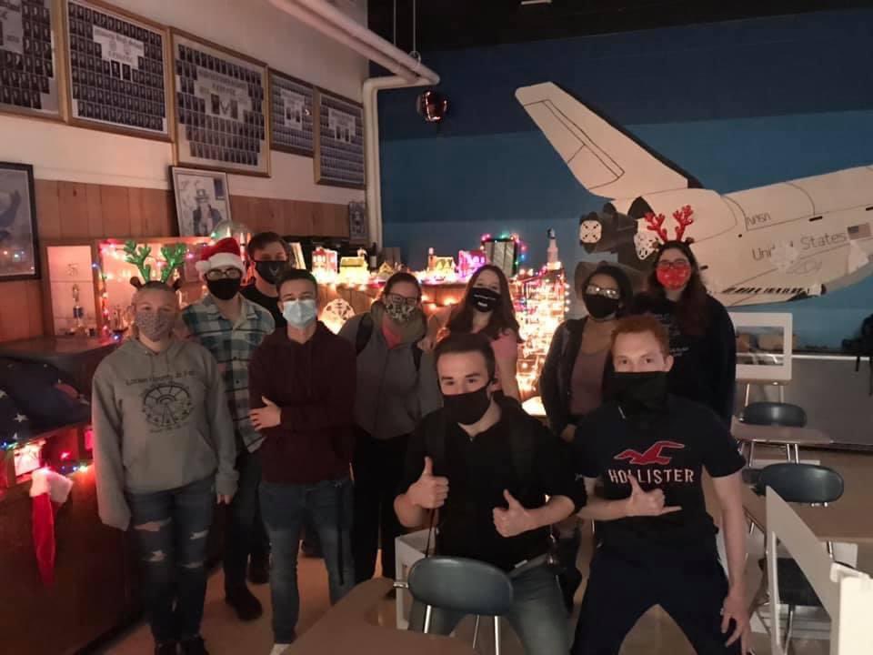 Oh041's tweet photo. It’s beginning to look a lot like Christmas 🎄 🎅🏻 😍 Thanks to these AWESOME Cadets for staying after school and decorating our Classroom. Turned out amazing! https://t.co/8ndw5YXvfz