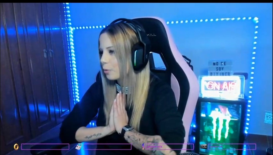 sankogsly's tweet photo. Que hermosa que es sara, encima esta nerviosa y ya casi va para los 200k pobre se nos va a espantar @_biyin_  #biyinontwitch https://t.co/oX6dkwj4RW