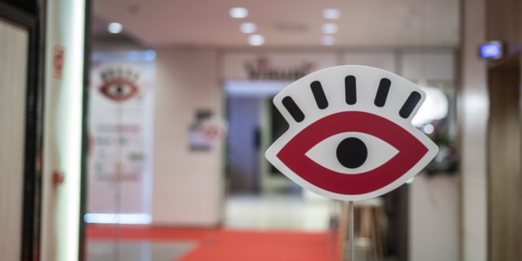 camaradealava's tweet photo. Hasta el 24 de diciembre puedes disfrutar de los escaparates participantes en los Premios Visual 2020 👁🗨👁🗨
¡No te los pierdas! ➡️ https://t.co/fKWcT7Q9H1
#PremiosVisual2020 #Álava #VitoriaGasteiz https://t.co/9ipAuOFsc8