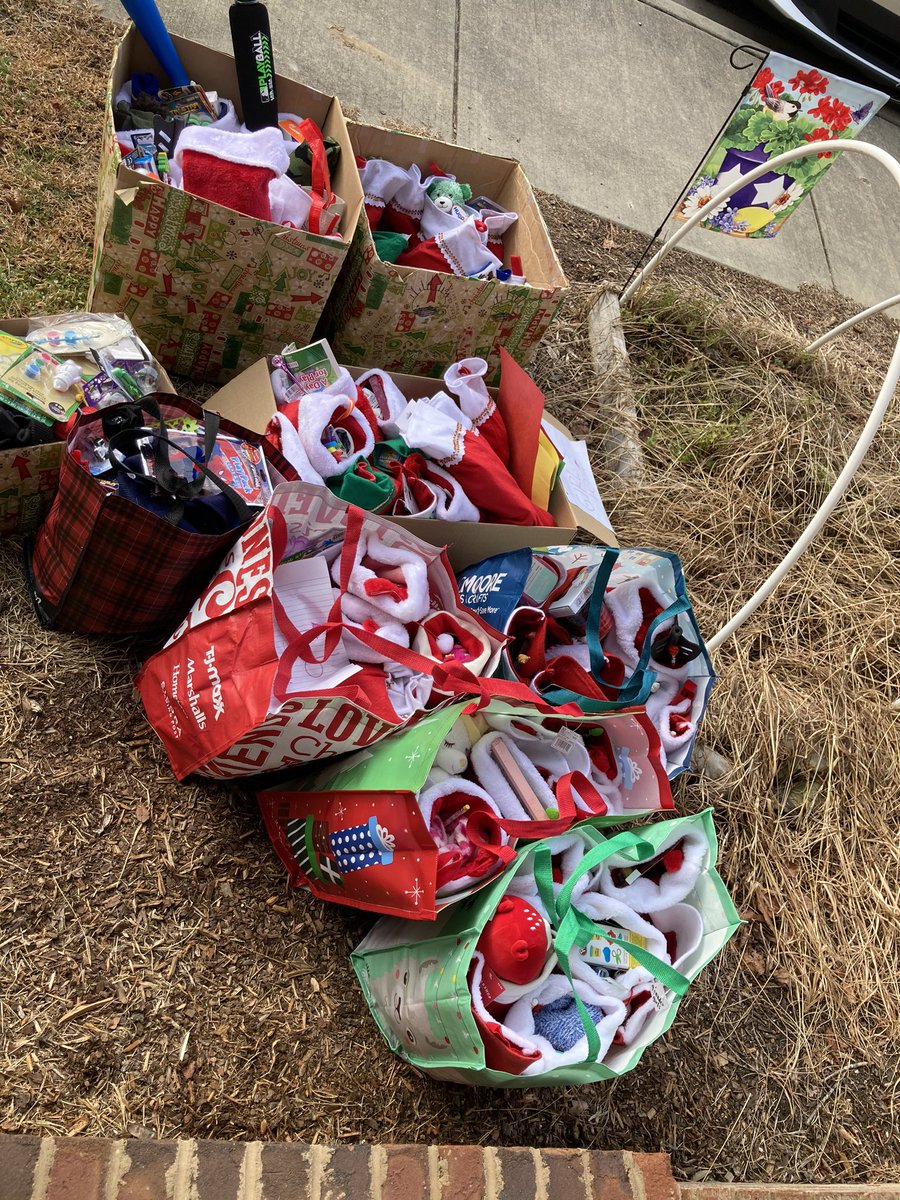 MrsErickson18's tweet photo. Delivery day!! @mrs_bcpraytor and I will be dropping 75+ stockings off at the Black Moumtaim Home for Children! @MillsRiverSch #THEPlaceToBe https://t.co/bdMCyhPzui