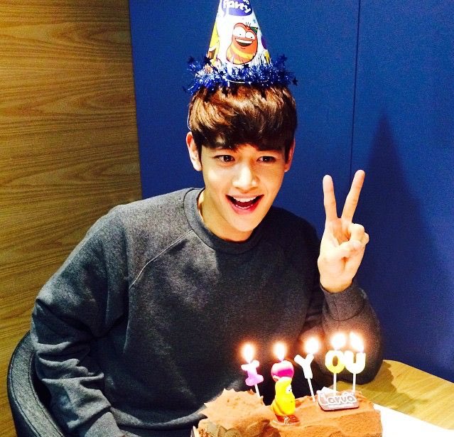 hourlyonho's tweet photo. Happy Birthday to our Sweetheart Minho ❤❤❤ Forever be happy baby 💙💙🎊🎊 https://t.co/DZ8cXPszDj
