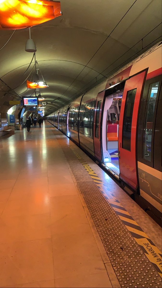 _julien_ibrahim's tweet photo. #rere #ligne #transilinee #z50000 #z50000carmillon #francilien #75paris #paris #parisnord #gareduNord #magenta #garemagenta #carmillon #rer #transilien #sncf #iledefrance @RERE_T4_SNCF @AlertesRERE https://t.co/nO9jTV1S62