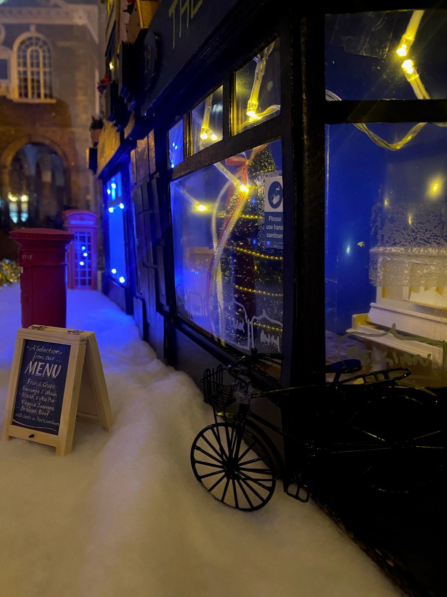 visittamworth's tweet photo. The fantastic Festive Window displays keep on coming! Thank you to the Tamworth Tap for this amazing effort. 😃
Voting opens this Friday, 11th December. Please head over to our Facebook page to vote for your favourite. 👍
#FestiveWindows #TamworthIsOpen https://t.co/Y5jvZOGRFq