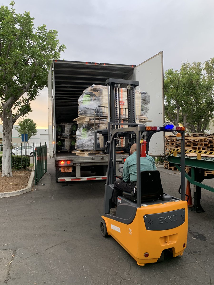 EKKOlifts's tweet photo. 32 units shipped to All Quality Forklifts yesterday. If you are in Miami nearby territories, please contact 305-6060-306 for EKKO’s products. #AllQuality #AllQualityForklifts #EKKO #EKKOLIFTS #forklifts #lifttrucks #lithiumpalletjack #electricpalletjack https://t.co/lBxys9jn1l