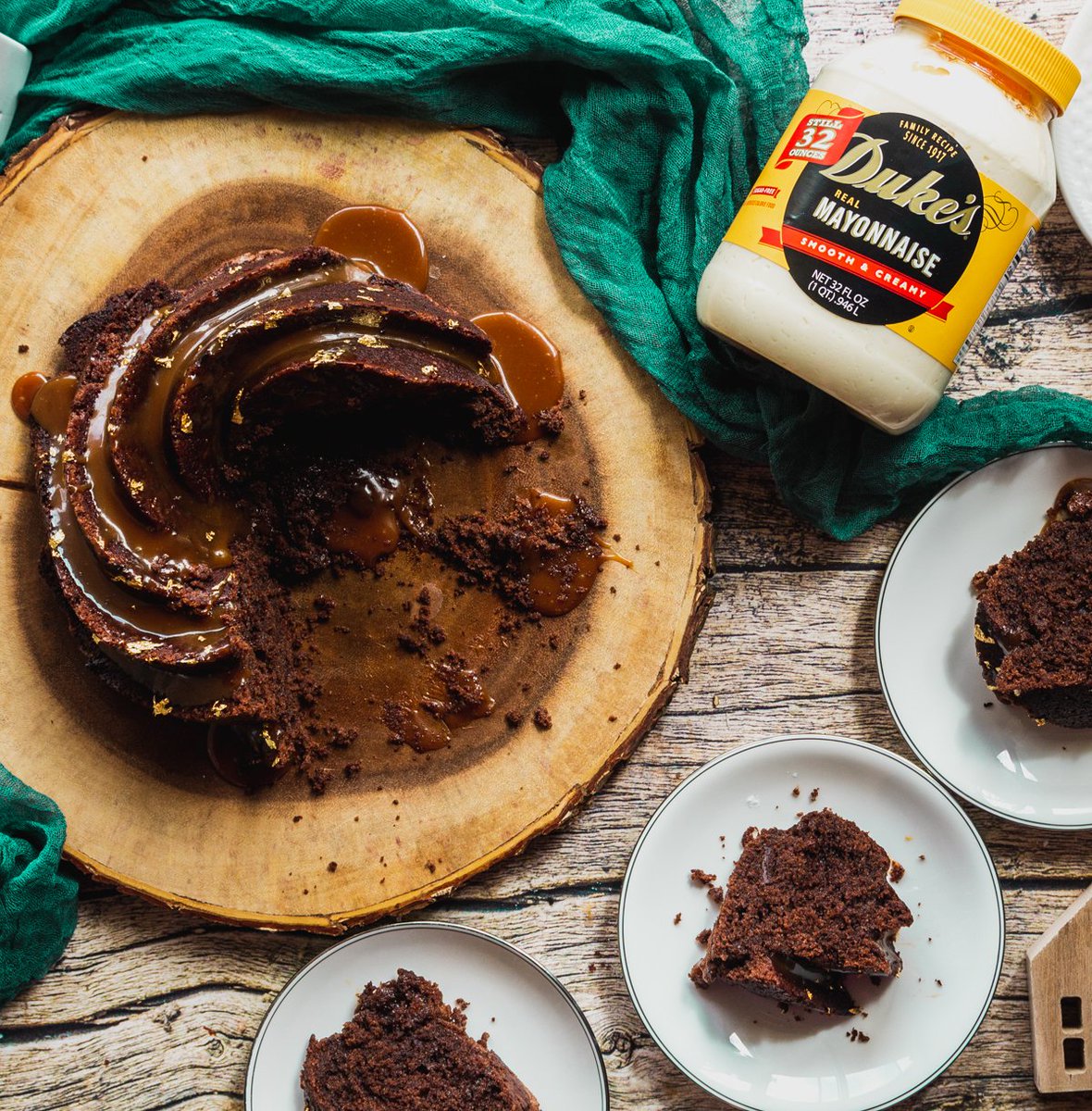 Want a knock out holiday dessert that won’t kill you in the kitchen? #ad This absolutely stunning chocolate mayonnaise cake made with Duke’s Mayonnaise topped with salted caramel will awe your guests in less than an hour! @dukesmayonnaise #trysometwang #dukesmayo