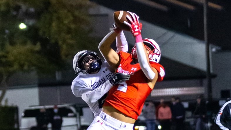 gus_s2x's tweet image. Check my junior season highlights! ✌🏽
hudl.com/v/2EH8Sz 
8 games 
29 catches 
406 yards 
4 tds 
Y/G 46.2 
yds 14.2