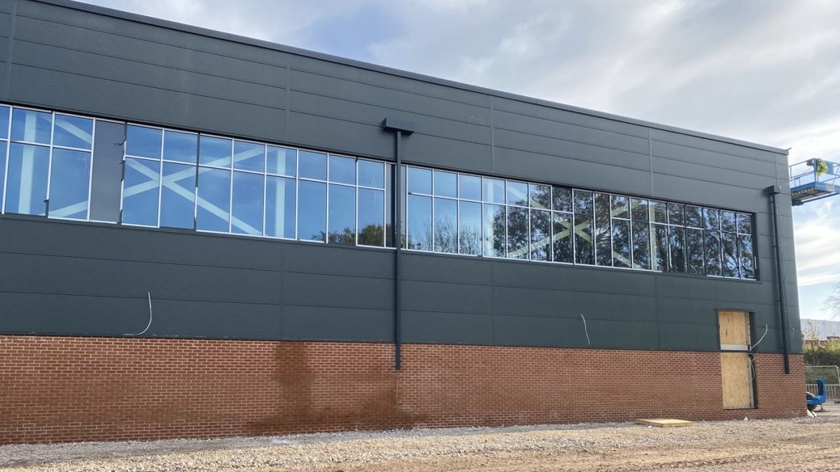 AdvRoofClad's tweet photo. Eden Girls' Leadership Academy now features 750m2 of Kingspan KS1000 cladding. What do you think?
@morgansindall @KingspanIP_UK @edengirlsbham @StarAcademies #cladding #loveconstruction #constructionuk #Advancedroofing https://t.co/ttdcHEAabD