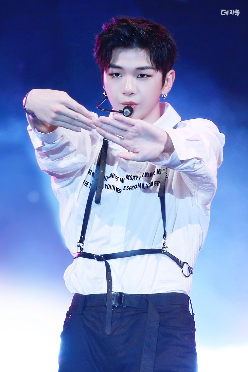 Hourly KangDaniel tweet media