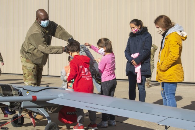 FightingFirst's tweet photo. Spouses of Soldiers attached to @1stCAB1ID  were able to fly on a UH-60 Black Hawk helicopter for a sky tour of Fort Riley. 1CAB hosted the event to help strengthen relationships with their Families.... not to mention a great opportunity to fly!
@BigRedOne #PeopleAlways https://t.co/49NbtkNlna