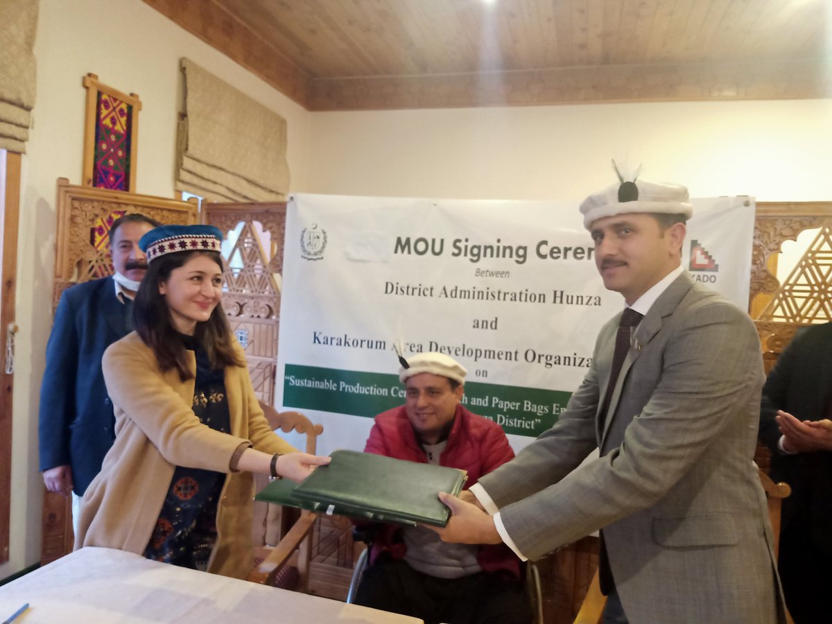 deputy_hunza's tweet photo. Hunza Administration and KADO sign MoU to produce paper and cloth bags to prevent plastic pollution.
The project will employ over 100 special persons to develop a subsidised and sustainable mode of producing eco-friendly alternative to plastic bags.@RandhawaAli @HomeDeptGB @USMAN https://t.co/nVcYnWHQ7u