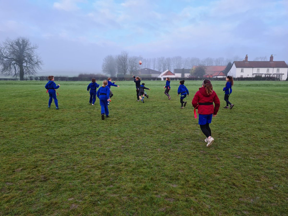 WMerlins's tweet photo. Tag rugby in the fog https://t.co/A4GMEgMdkH