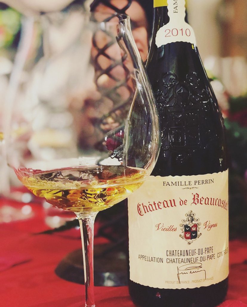 All about color. 
#beaucastel #familleperrin #roussannes #vieillesvignes #wine #whitewine #chateauneufdupape