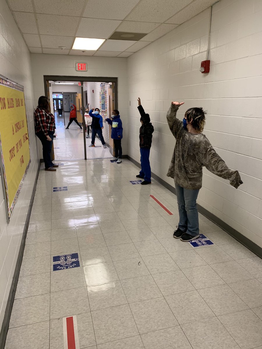 OESrockSTARS's tweet photo. Ms. Crumby’s fourth graders are practicing fraction vocabulary during their morning break! Whole numbers, improper fractions, numerator + denominator! #MaximizingTime #HybridLearning ⁦@FCPSchoolsTN⁩ ⁦@Supt_Hamlett⁩ https://t.co/V1Z5y2jyz5