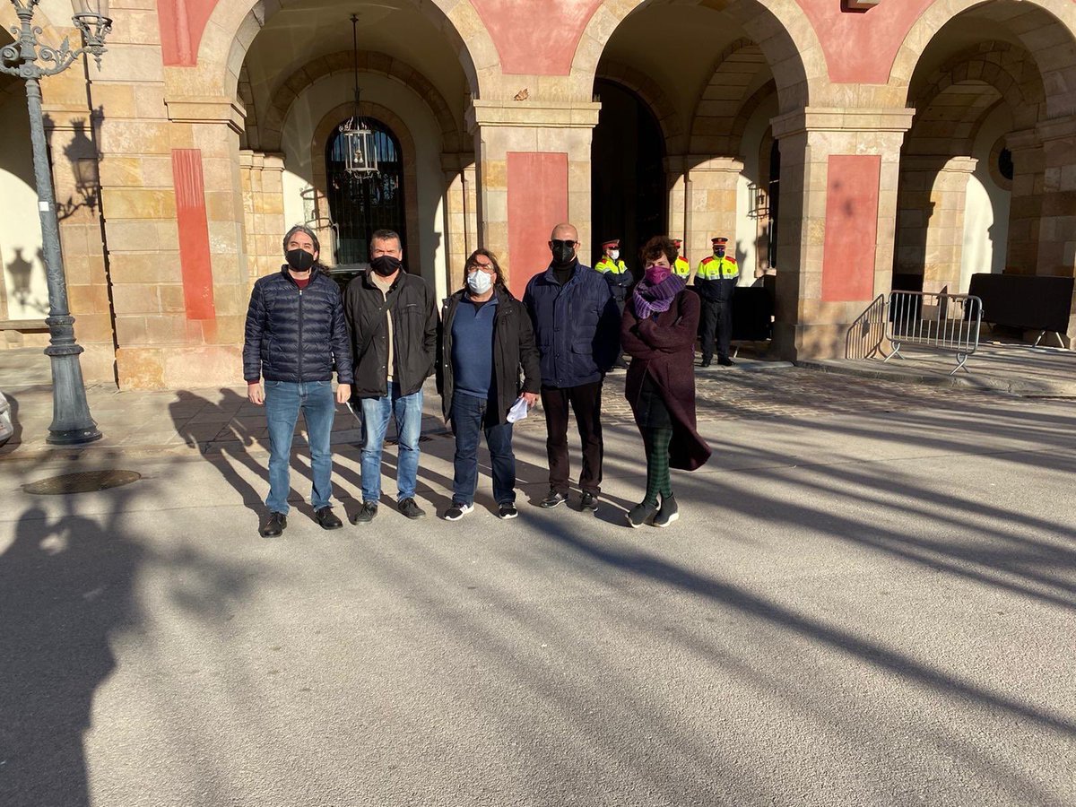 AjRipollet's tweet photo. L’alcalde @jmosunalopez i membres de l’Ajuntament de #Ripollet, han acompanyat avui, com a mostra de suport, als representants del comitè d’empresa de #Sintermetal, que compareixen davant la Comissió de Treball, Afers Socials i Família del @parlamentcat. https://t.co/JnbwSxkzHK