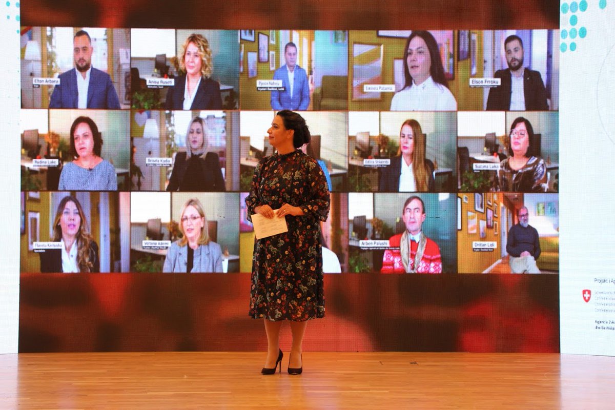 PuneteBrendshme's tweet image. Bashkitë marrin çmime për Praktikat më të mira gjatë 2020
#bashkiteforta

👉mb.gov.al/2020/12/09/bas…