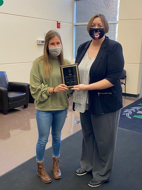 sebpsu4's tweet photo. Congrats to Abby Johnson for being being selected by the 2020 Youth Salute as the Yorktown High School winner of the Youth Salute Award of Excellence.  We value your leadership @YorktownHighSch #TigerPride @YHSPublications @ytownsc @YHS_Counseling @YorktownSupt https://t.co/GA2ziH7PE3