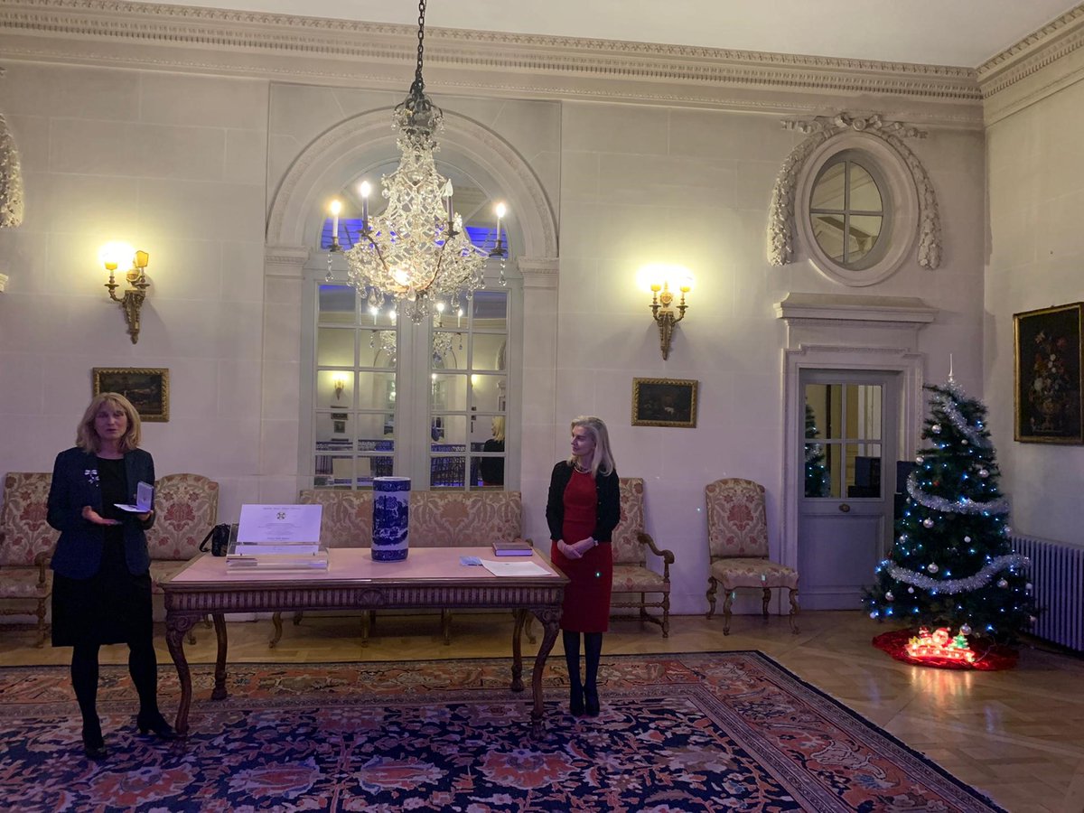 ElenaBasileIT's tweet photo. Professor #ThildeBarboni’s academic activity focused on reinforcing cooperation between Italian and Belgian cultural institutions. I am delighted to award her the honor of the “Ordine della Stella d’Italia” @umons @VilledeMons @IICBruxelles @ItalyMFA @Quirinale https://t.co/J8AuC3KQb7