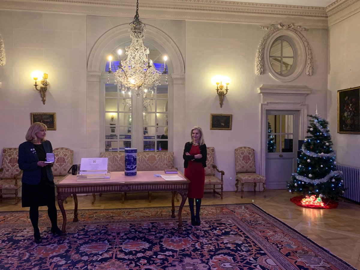 ElenaBasileIT's tweet photo. Professor #ThildeBarboni’s academic activity focused on reinforcing cooperation between Italian and Belgian cultural institutions. I am delighted to award her the honor of the “Ordine della Stella d’Italia” @umons @VilledeMons @IICBruxelles @ItalyMFA @Quirinale https://t.co/J8AuC3KQb7