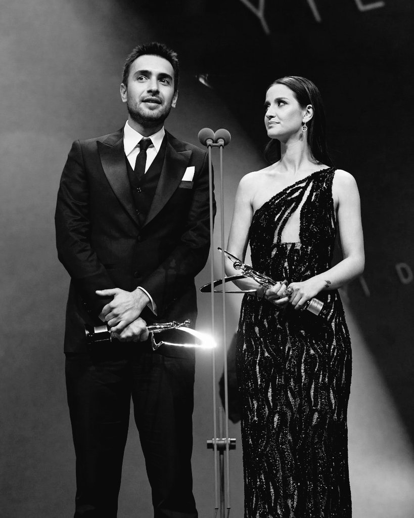 Yılın en iyi en uzun tescilli dizi çifti

Astepe &amp; Helvacıoğlu