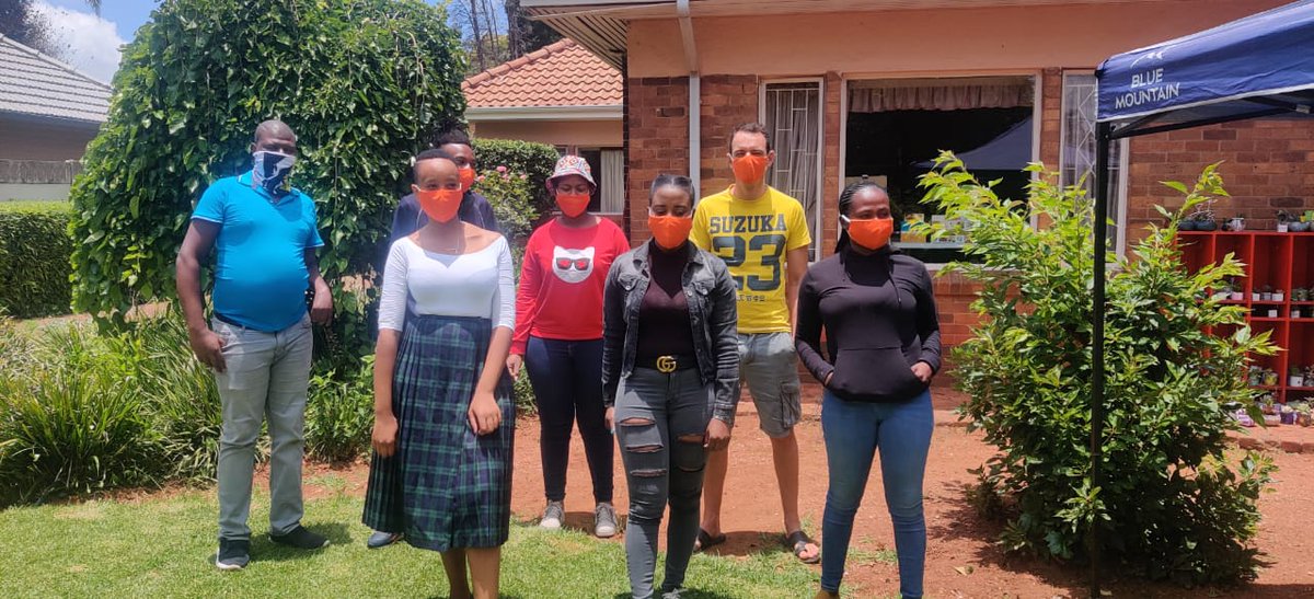 KathradaFound's tweet photo. - @GautengTogether Community Action Networks, Joburg Against Injustice & @r2kcampaign at pickets at Gauteng Provincial Legislature & Jhb City Council. @ConecktOrg staff also marked the day. #OrangeOveralls
#standuptocorruption
#RecoverWithIntegrity https://t.co/5zHwxm8G6F