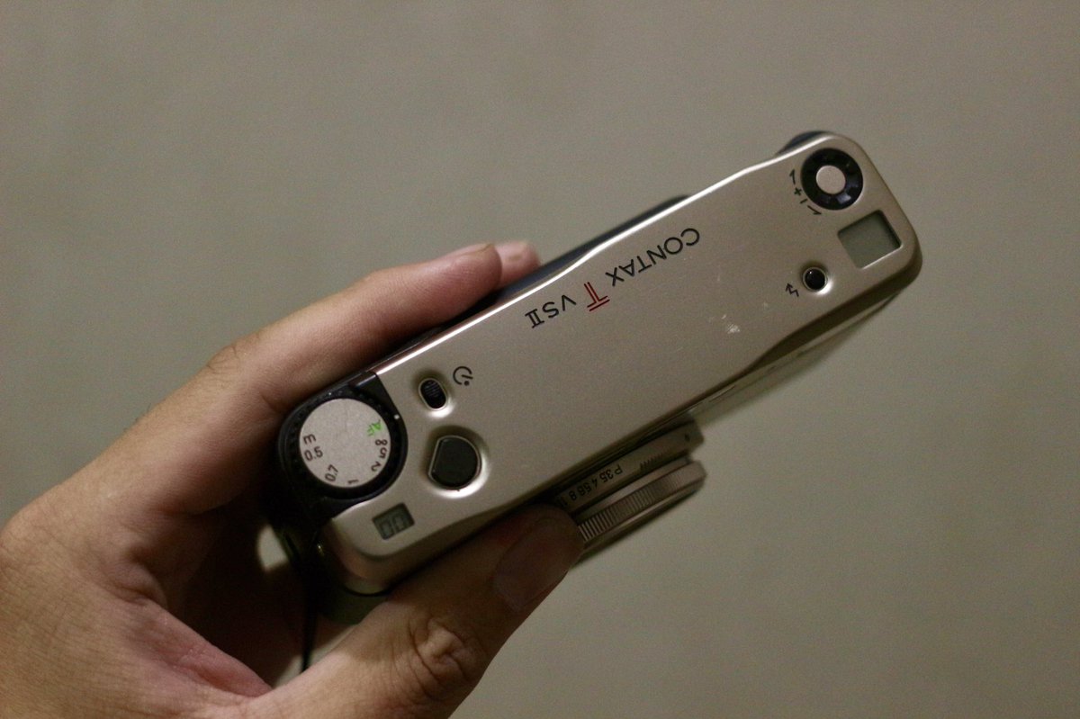 Poonee5's tweet photo. Contax tvs ii คอมเเพ็ค premium
(ทำงานเต็มระบบ)
-เเฟลชติดทุกปุ่มใช้ได้ซูมเข้าออกปกติเลนส์ใสไม่ราฝ้าตัวนี้พิเศษมี data back สภาพมีรอยตามการใช้งาน ยางหลังมีรอยพอสมควร ราคา 9800 รวมส่ง #กล้องฟิล์ม #กล้องฟิล์มมือสอง #กล้องฟิล์มคอมแพค #contaxtvsii https://t.co/zF1piz26J4