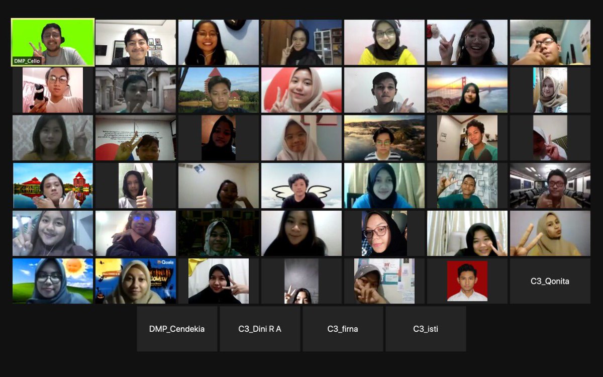 digitalmakara's tweet image. Halo soba sobi makara!👋

Seru banget malam ini habis berbincang bersama adik-adik camaba 2021 mengenai UI nih.

Yuk, untuk kalian adik-adik camaba 2021 yang kepo tentang perkuliahan dan fakta lainnya tentang UI langsung cuss daftar webinar yang ada di link bio kita ya!!❗️