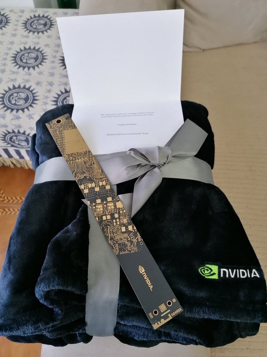 Lopez74Jara's tweet photo. Thank you so much for this gift!,@NVIDIAGeForce @NVIDIAGeForceES,I love it!,I also wish you happy holidays! #TeamNvidia. 😘💚 https://t.co/C1AP3DGrS7