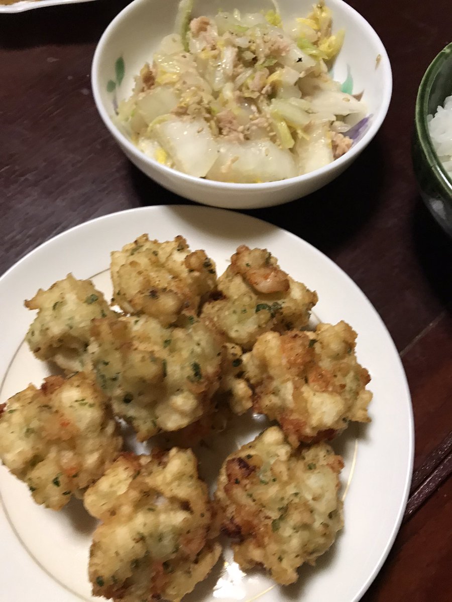 Azumi Xhimex はんぺんでエビ団子 白菜とツナのうま塩和え ハッシュドポテト 全部初めて作ったけど 全部美味しかった けど めっちゃ時間かかった 次の日も仕事がある日は作るのやめよう