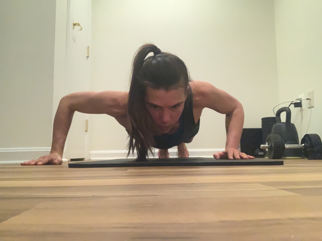 RachelBoehm's tweet image. Archer push-ups...progression to single-arm push-ups. 
.
.
#Chestday #upperbodyexercises #homeworkouts #pushupvariations