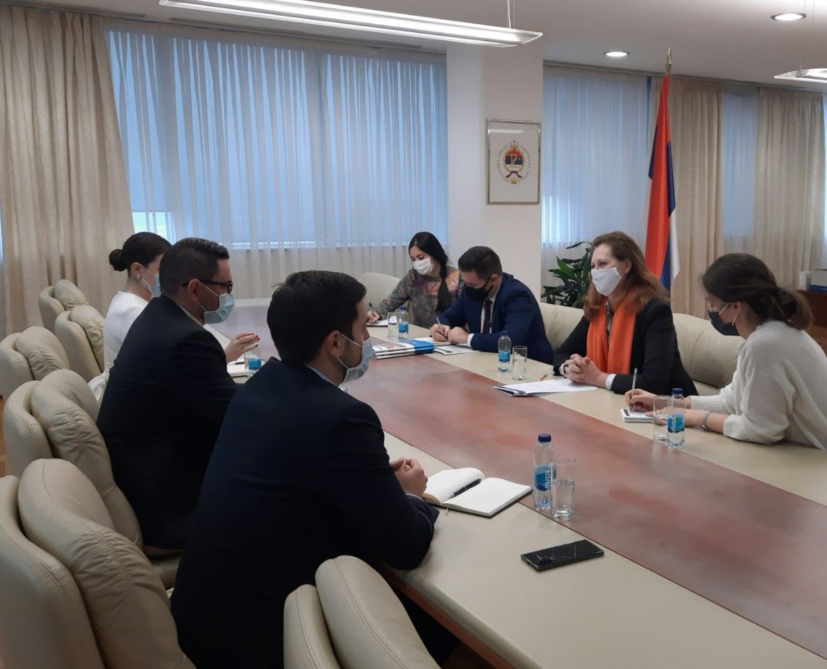 MacdonaldIngrid's tweet photo. Thank you for the continued programme #cooperation @Vlada_Srpske🙏 Constructive meetings with PM Viskovic, Ministers #Seranic & #Klokic on the @SDGoals, #COVID19 response & harnessing the #recovery to #BuildForward better, fairer, greener & more inclusively. @UN_SDG https://t.co/2tmPcWhZhv